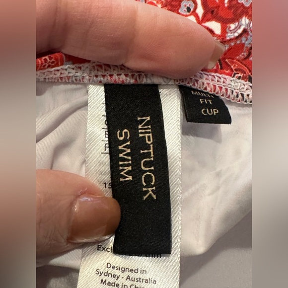 NWT NIPTUCK SWIM red bandana style size 4
Niptuck One Piece Swim - Picture 4 of 10